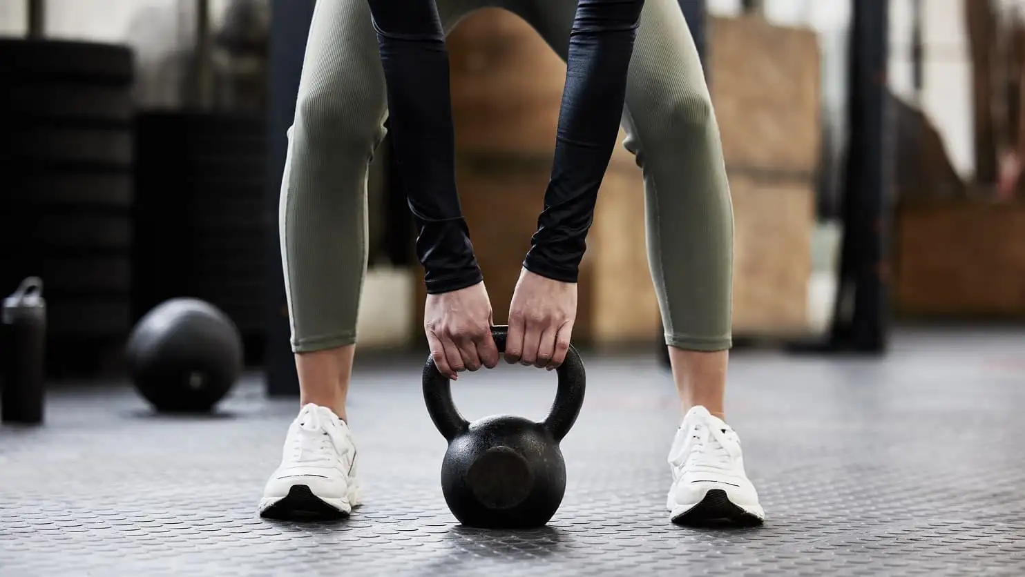 تصویر مقاله : تمرین با کتل‌بل KettleBell – راهنمای جامع و کاربردی