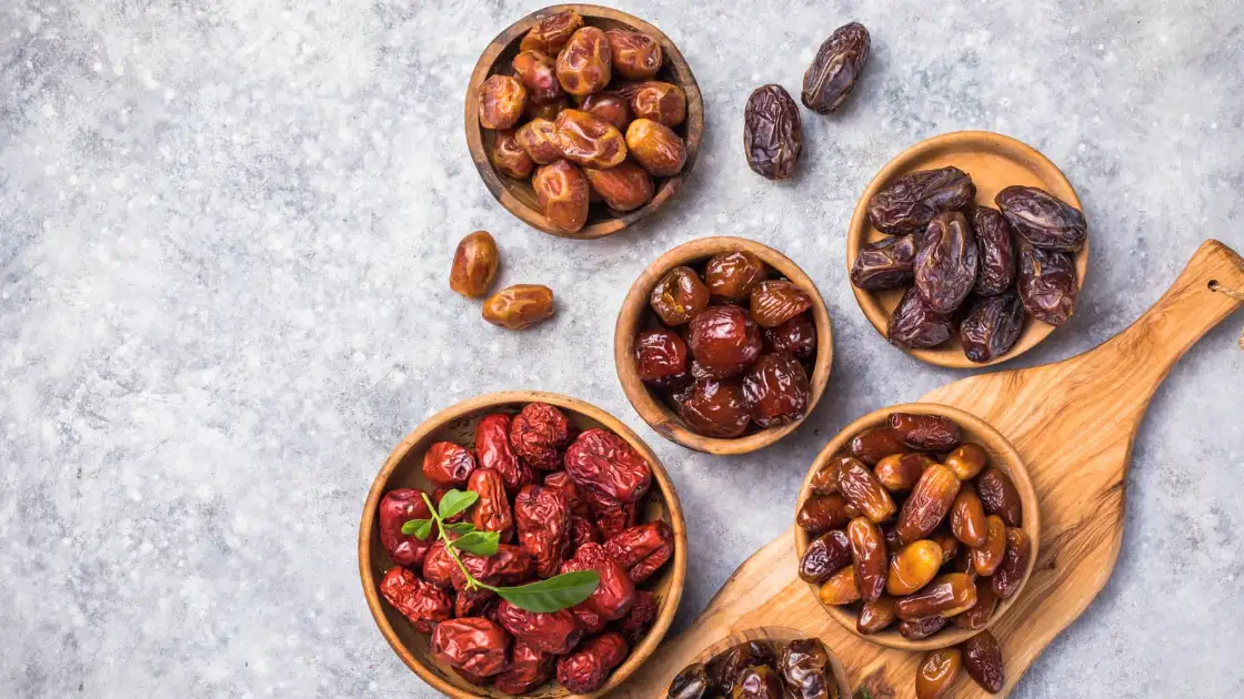 تصویر مقاله : خواص و فواید خرما: ارزش غذایی، تأثیر بر سلامتی، لاغری و پوست